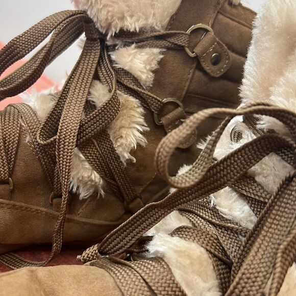 Guess Brown Sueded Lace Up Boots with Faux Fur Trim - Size 8.5 - Picture 7 of 10